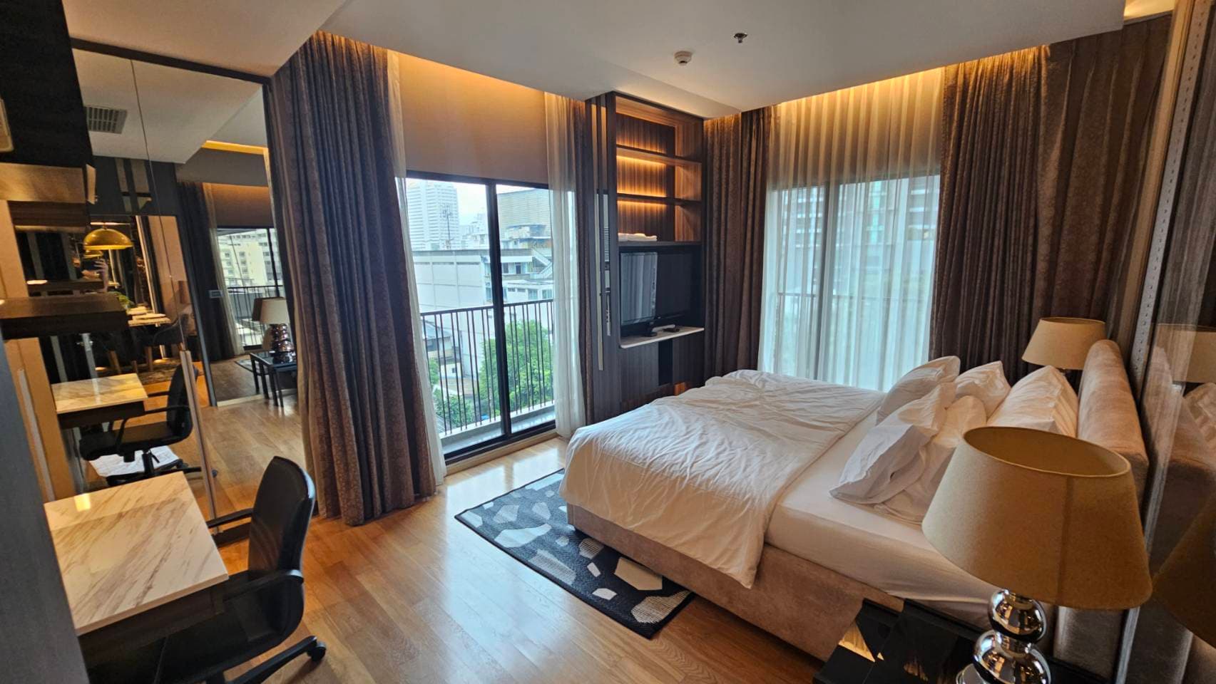 11111 – 1114_living_room.jpg