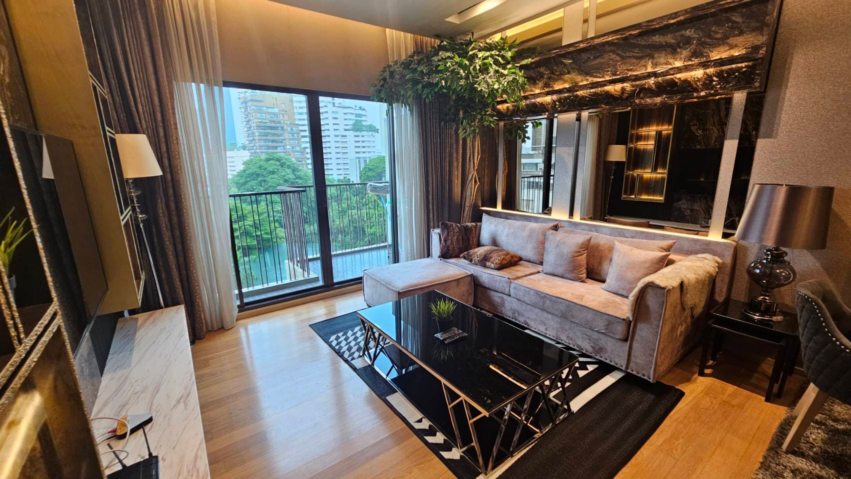 11111 – 1121_living_room.jpg