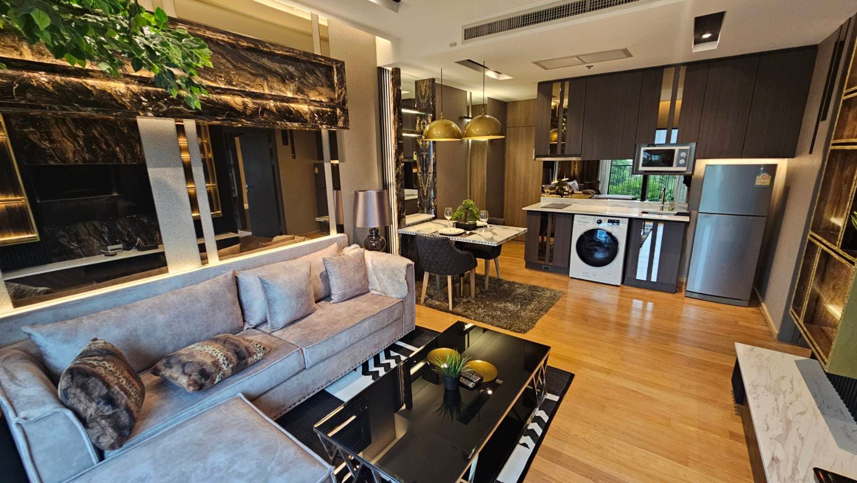 11111 – 182_living_room.jpg