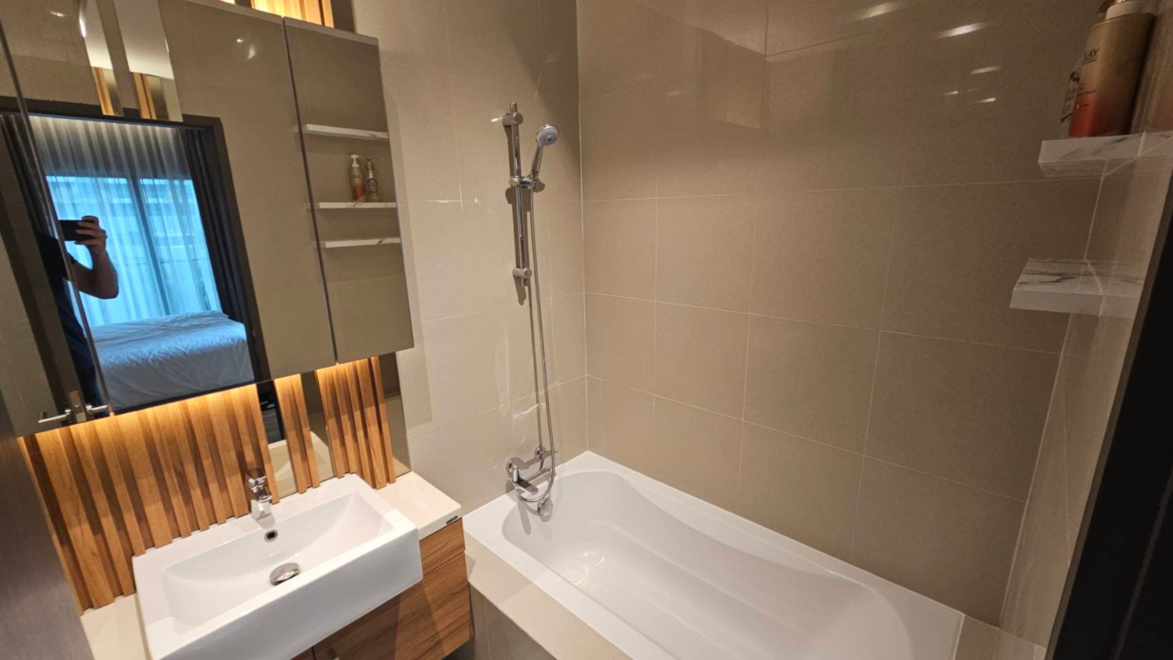 11111 – 339_bathroom.jpg