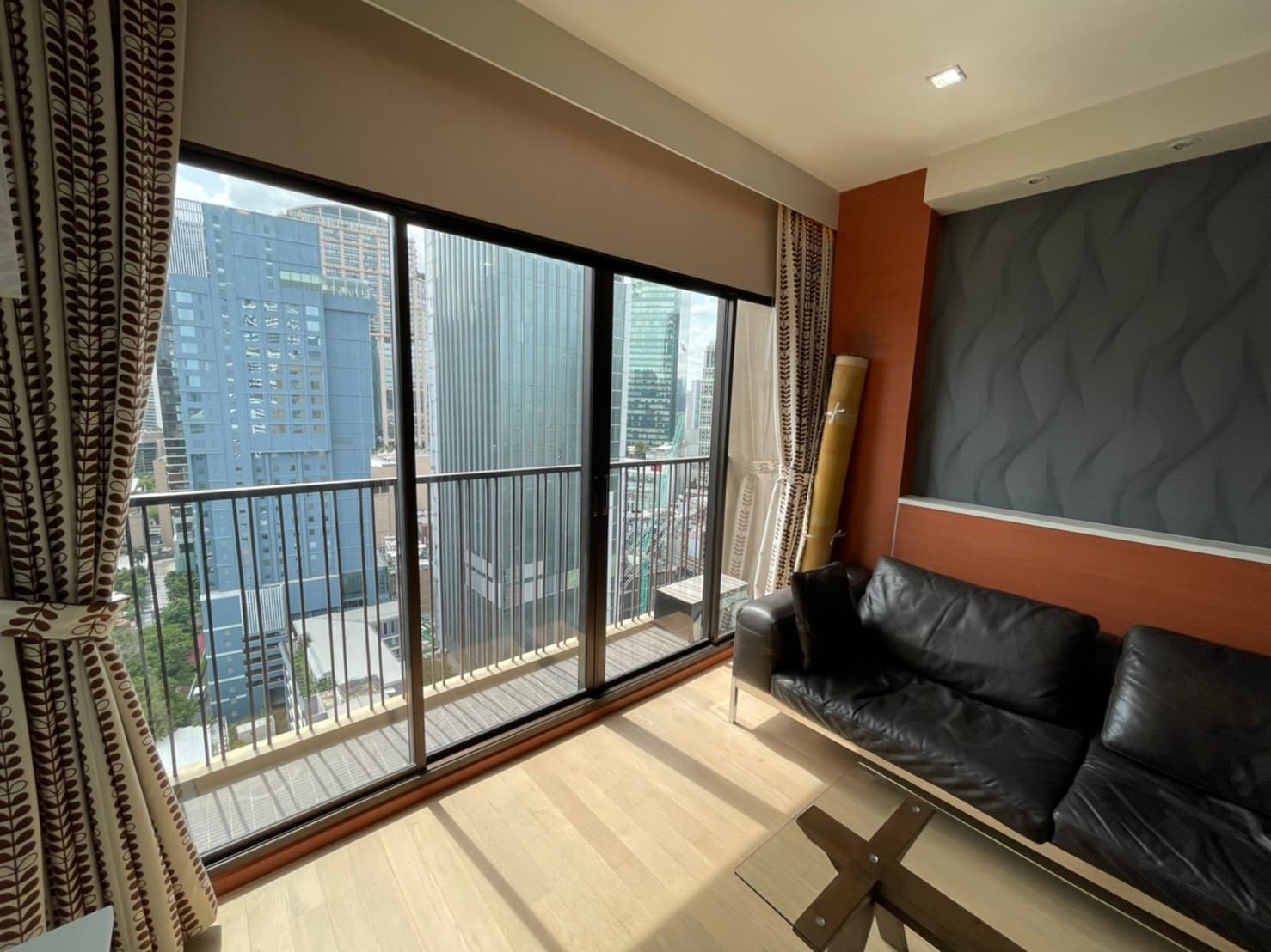 11113 – 137_living_room.jpg