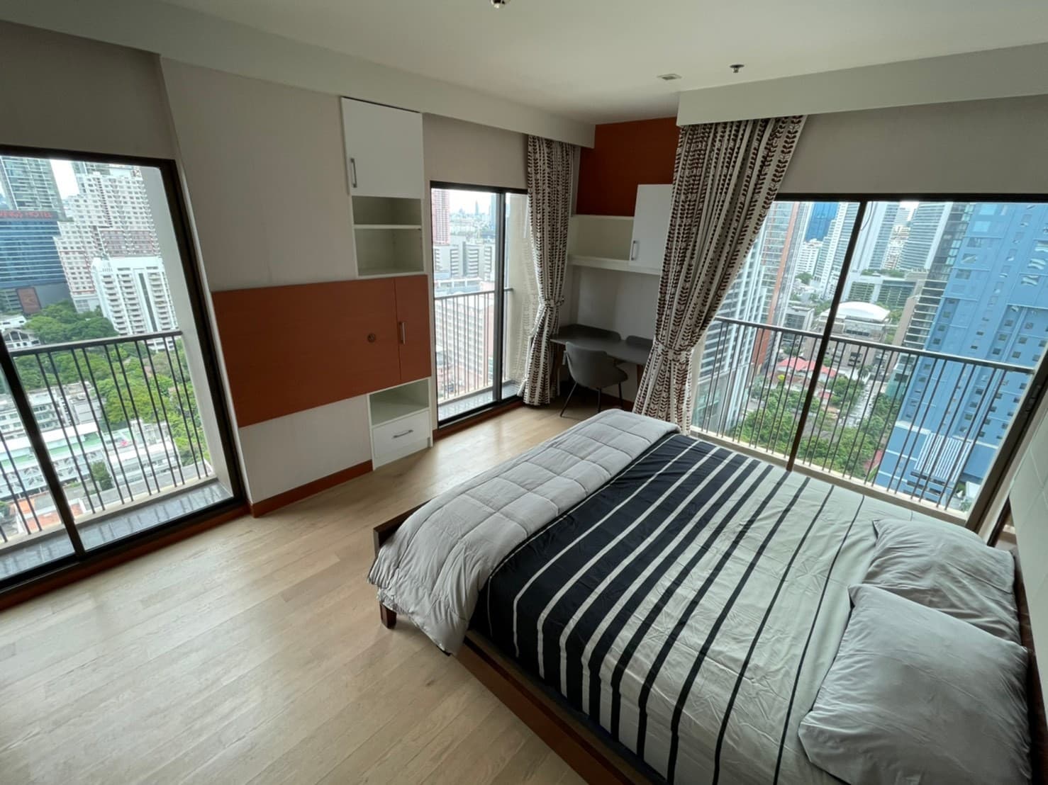 11113 – 211_bedroom.jpg