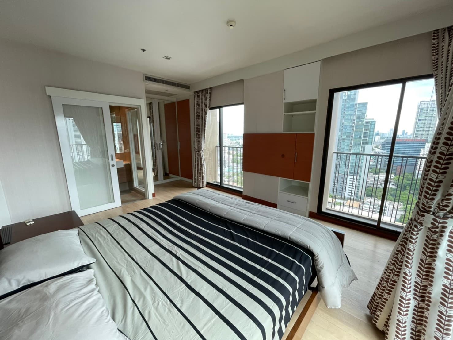 11113 – 285_bedroom.jpg