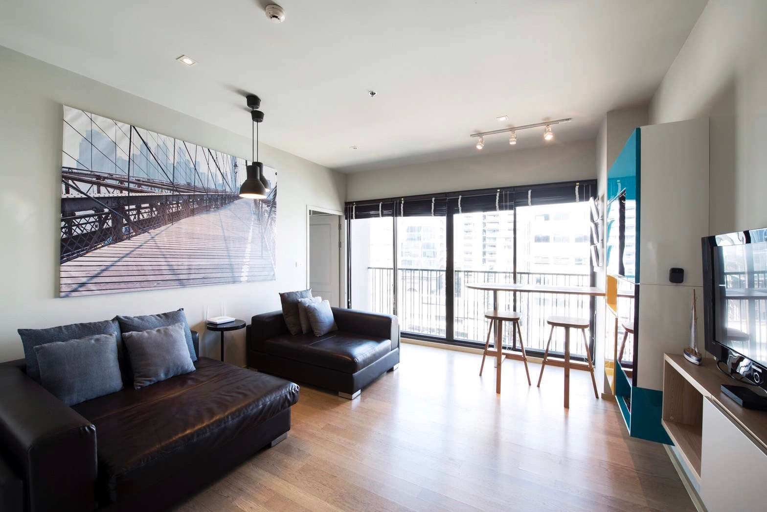 11118 – 1110_living_room.jpg