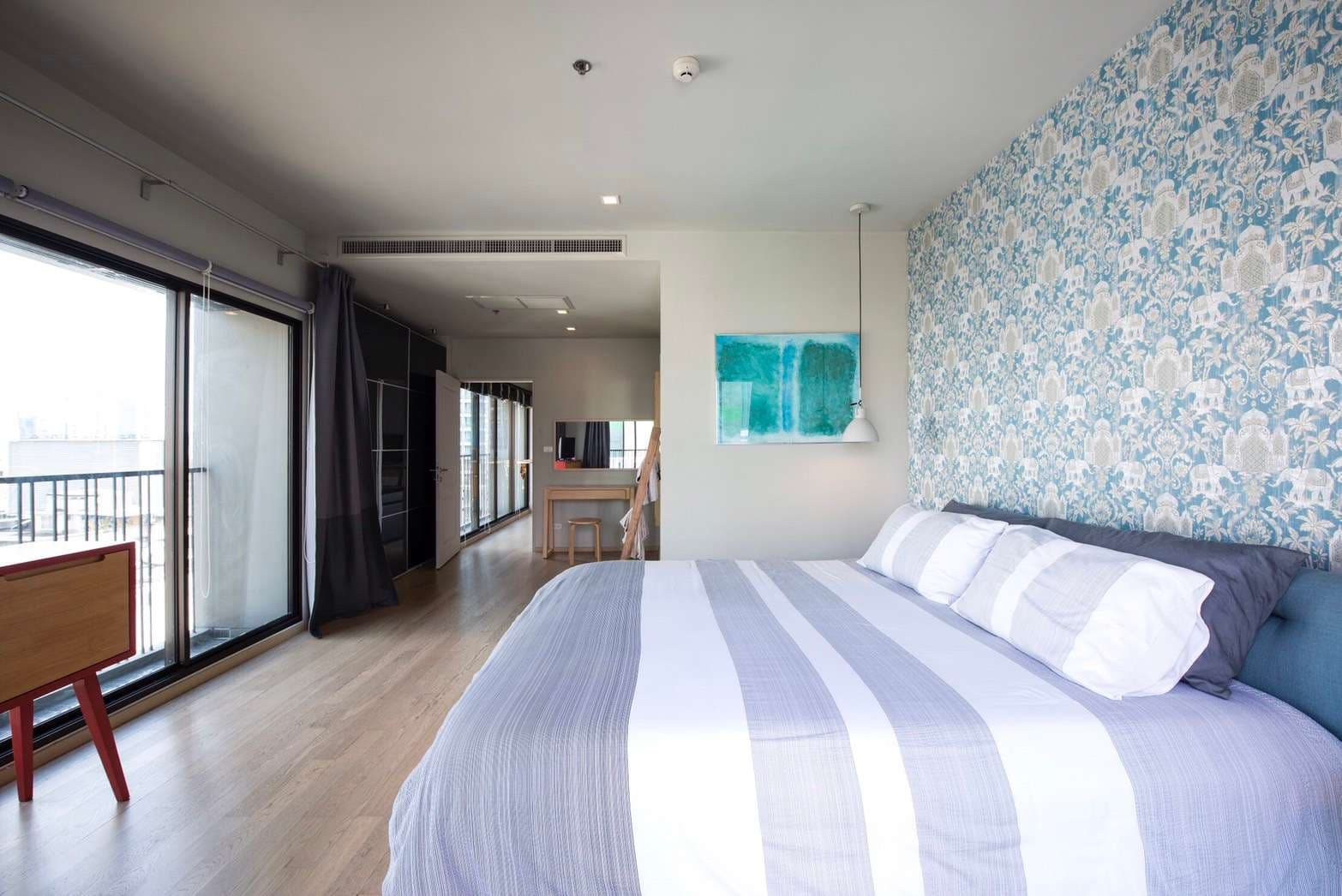 11118 – 213_bedroom.jpg