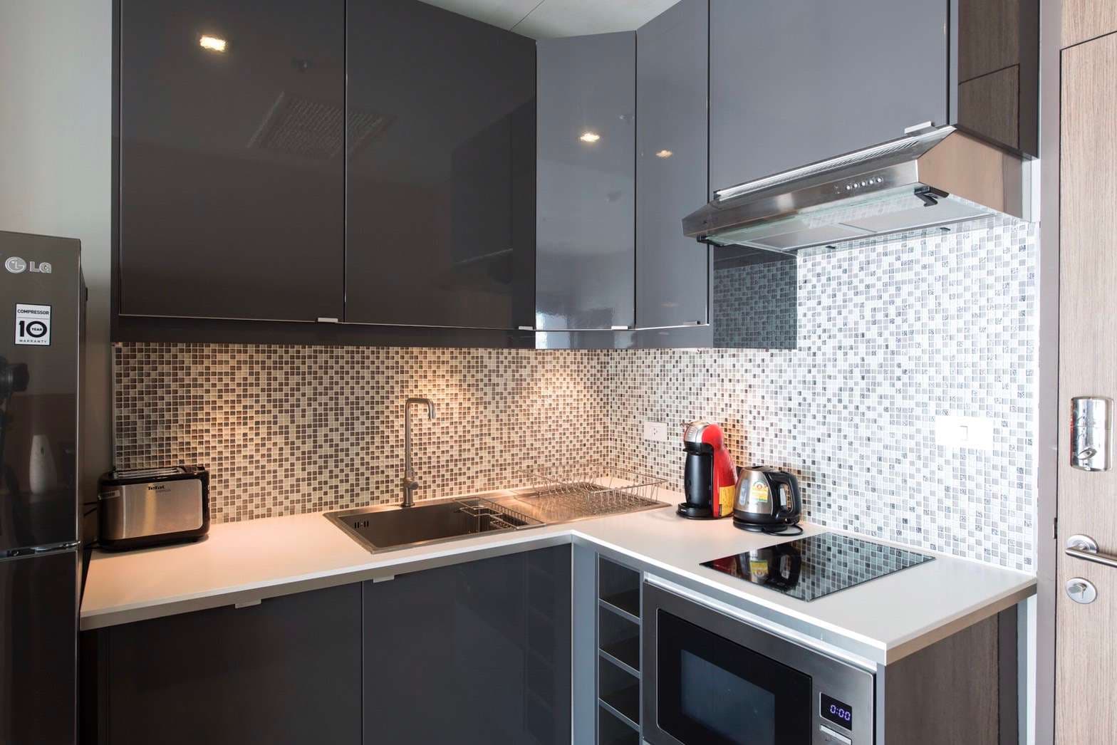 11118 – 409_kitchen.jpg