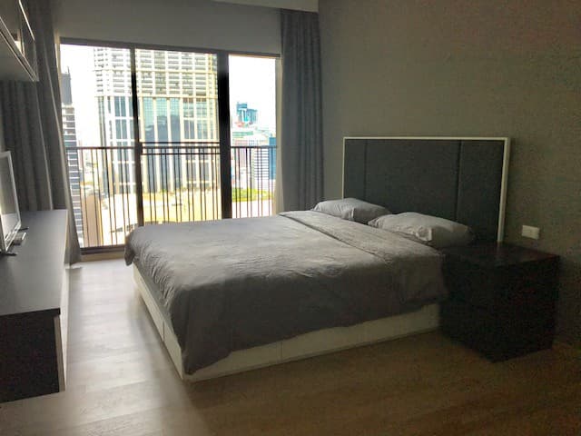 11112 – 242_bedroom.jpg