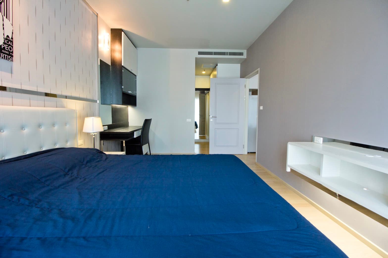 11119 – 214_bedroom.jpg