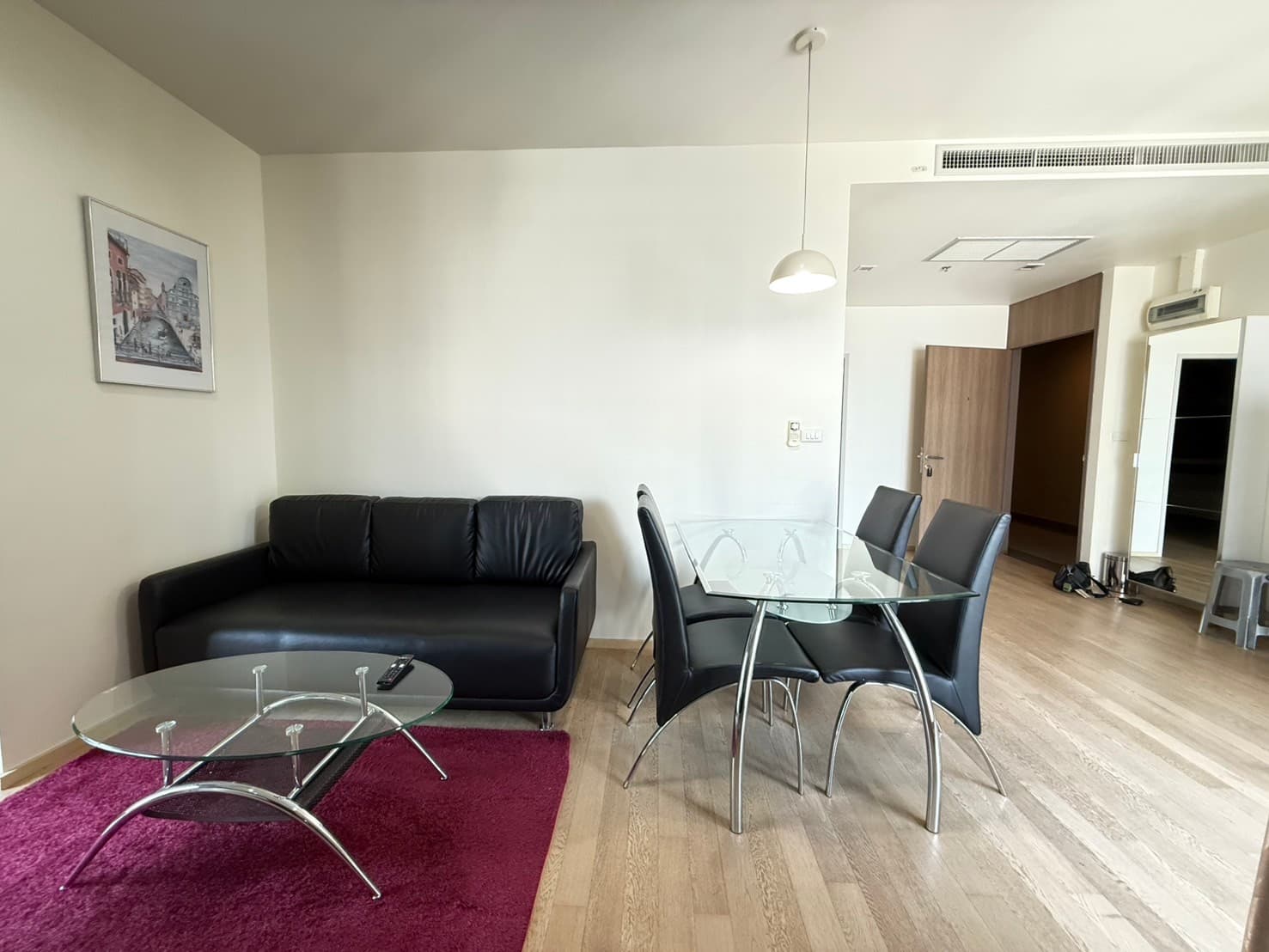 11135 – 148_living_room.jpg