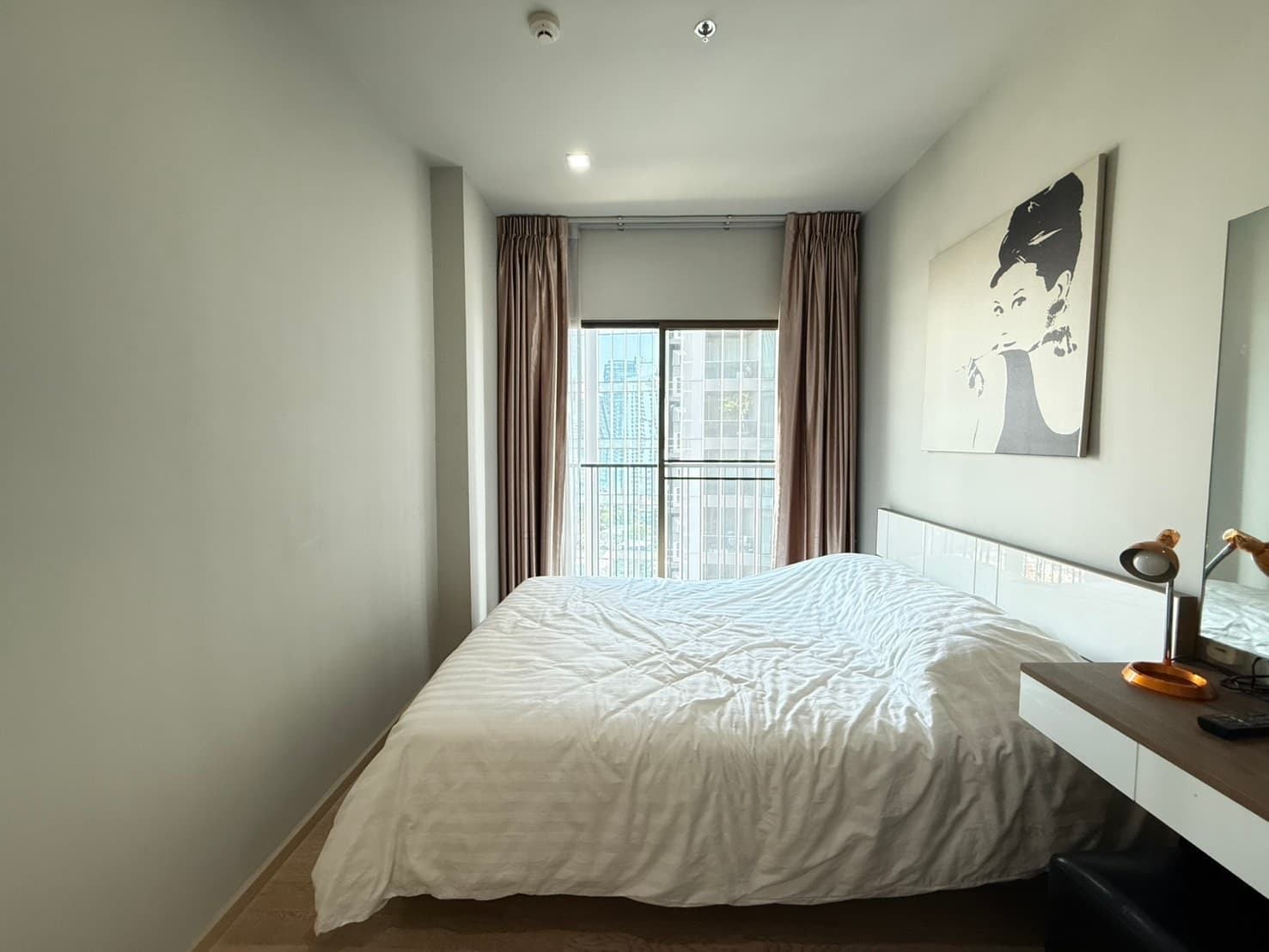 11135 – 249_bedroom.jpg