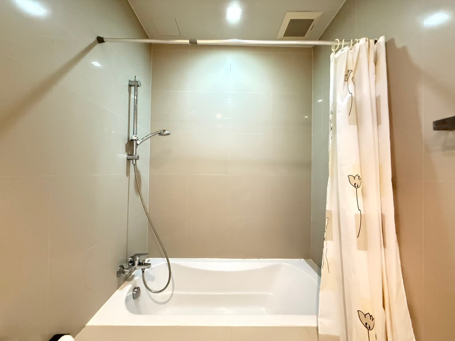 11135 – 321_bathroom.jpg